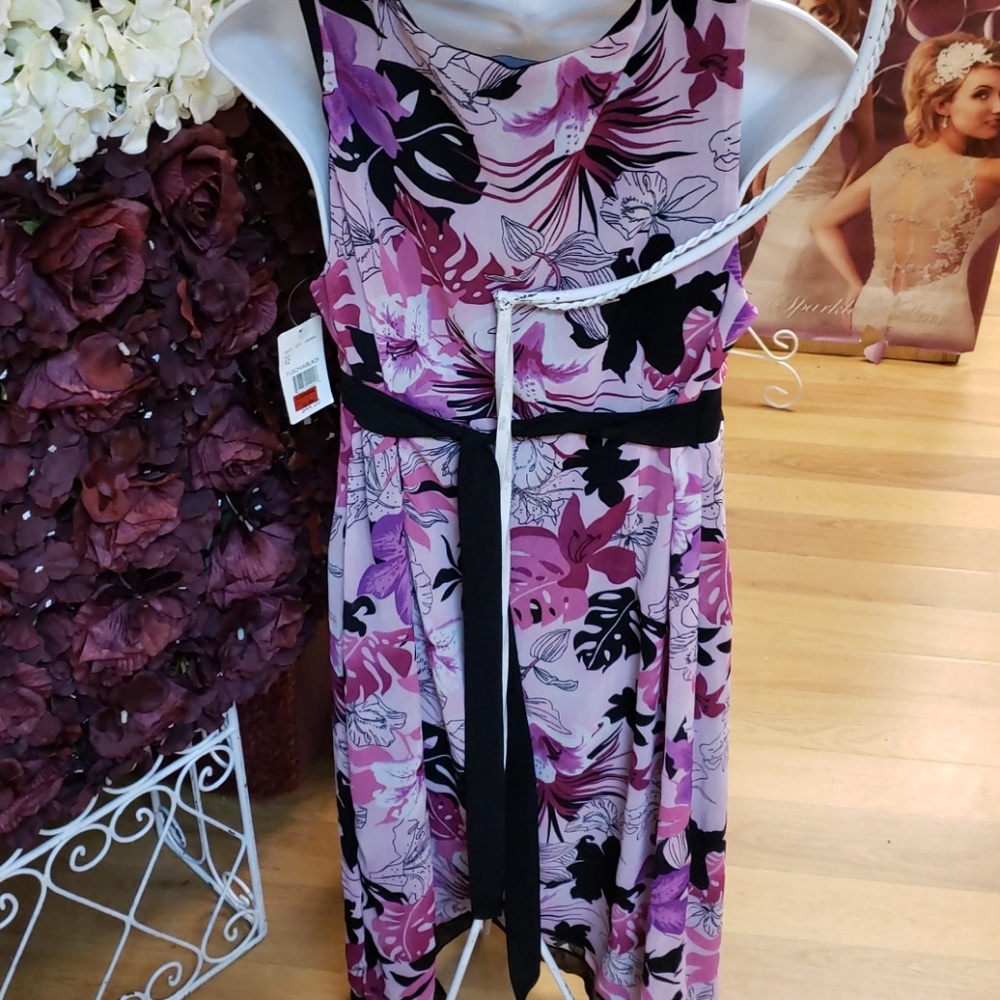 Dress - Picture 4 of 4
